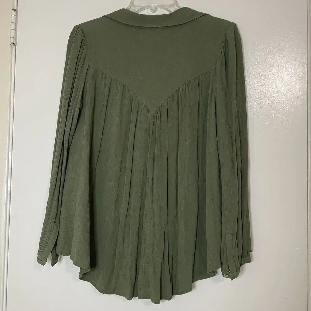 Free People green vneck button front long sleeve shirt size XS -read